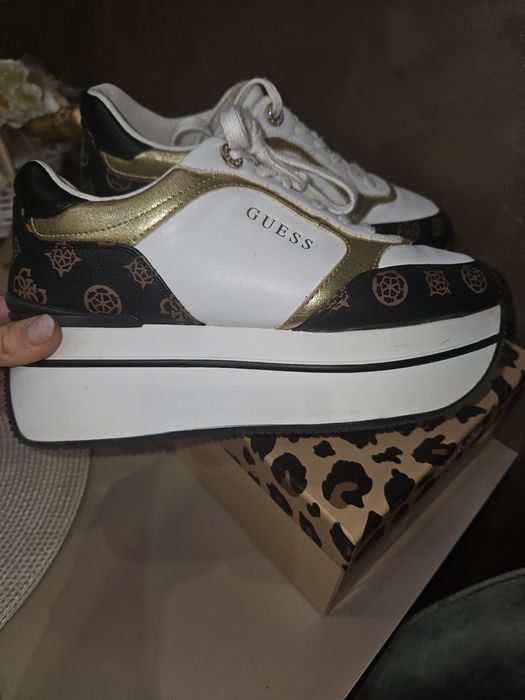 Дамски кецове Guess