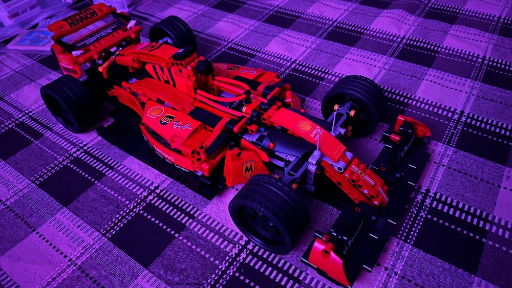 Сглобена кола f1 тип лего