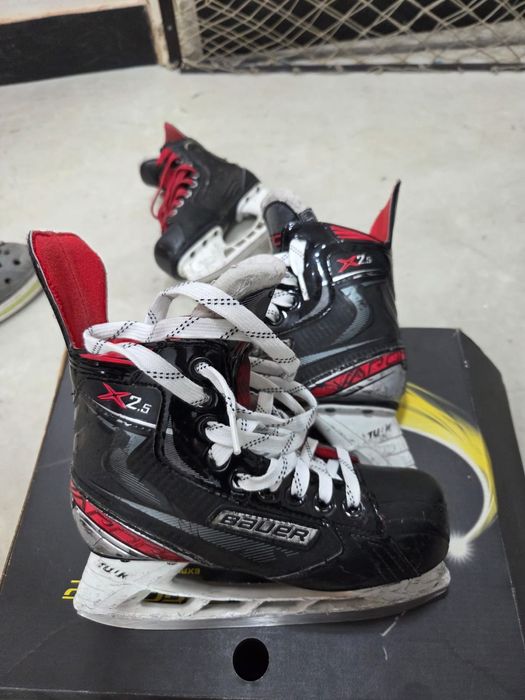 Коньки хоккейные, размер 3d пользовались меньше года