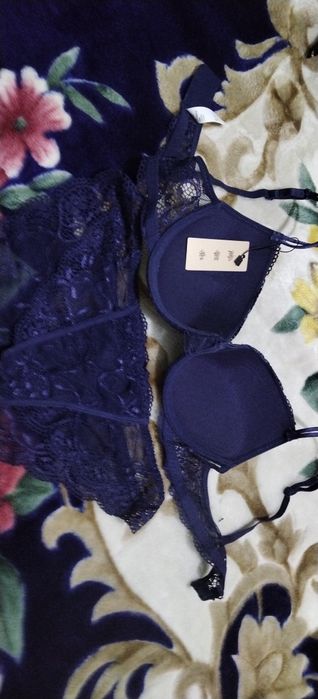 Срочно бюстгальтер комплектлар сотилади.