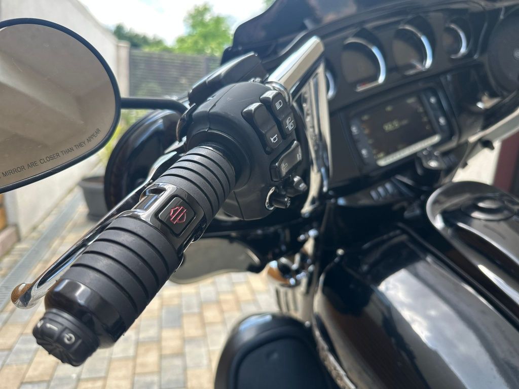 Harley Davidson Street Glide Special M8
