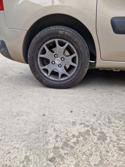 Джанти с гуми" R15"