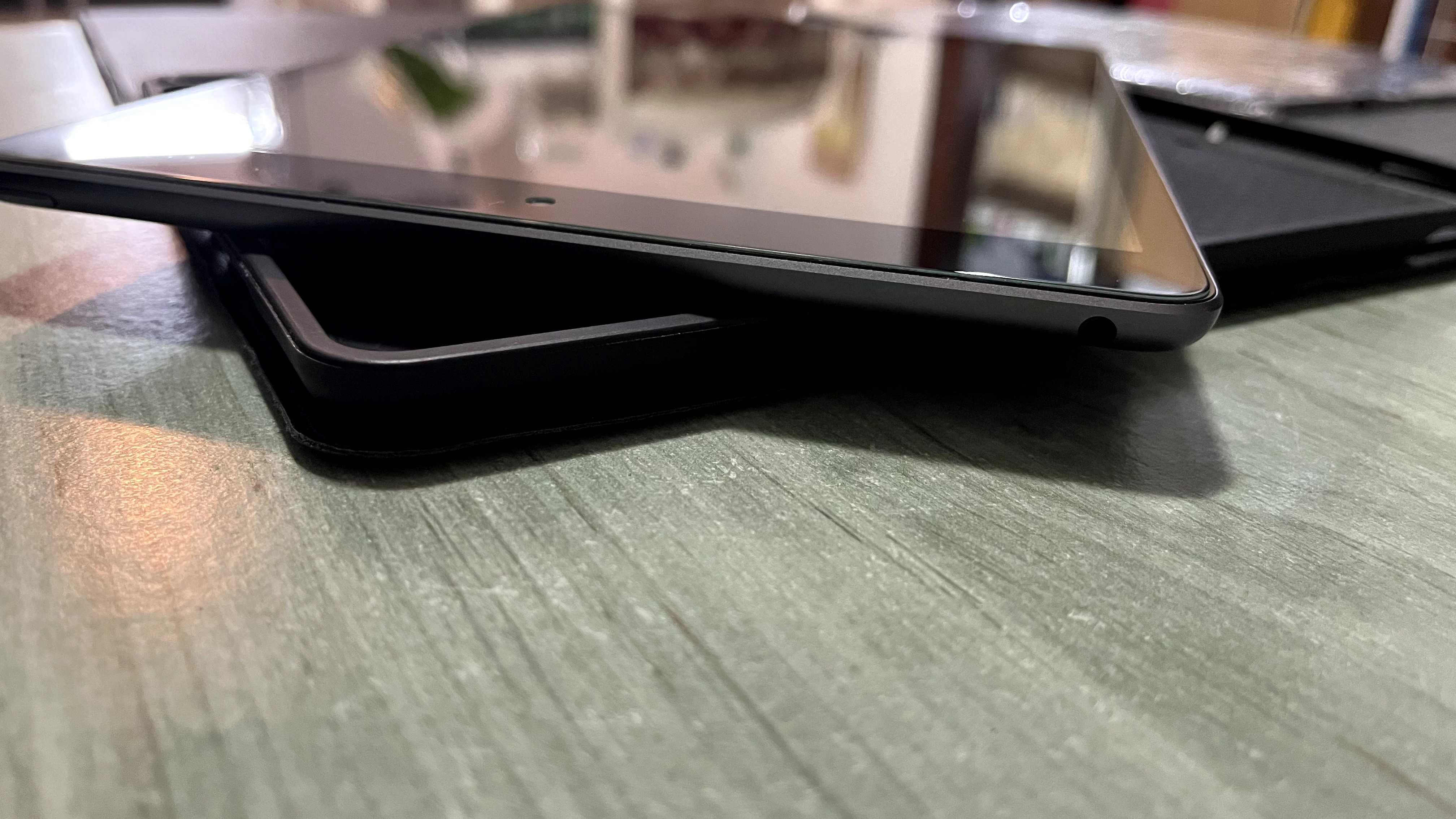 Намален! iPad 8th Gen 10.2, 128 GB, WiFi плюс аксесоари