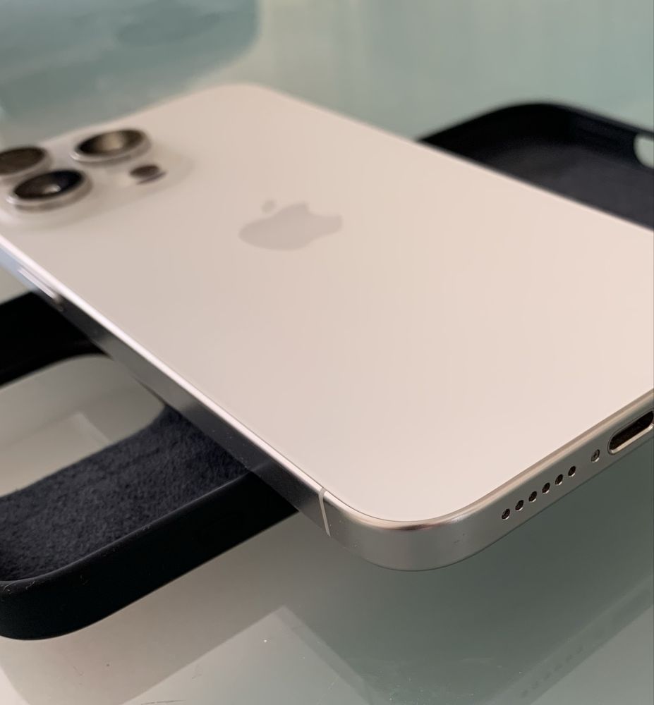 Продавам iPhone 15 pro max 512GB