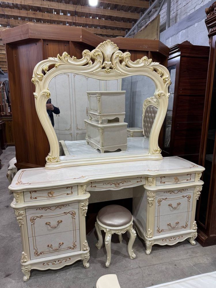 Spalni mebel.