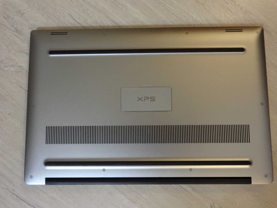 Лаптоп Dell XPS 15 9560 - 15.6" 4K Touch -i7-7700HQ /RAM 32GB/1050 4GB