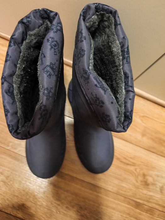 Светещи гумени ботуши с топъл чорап