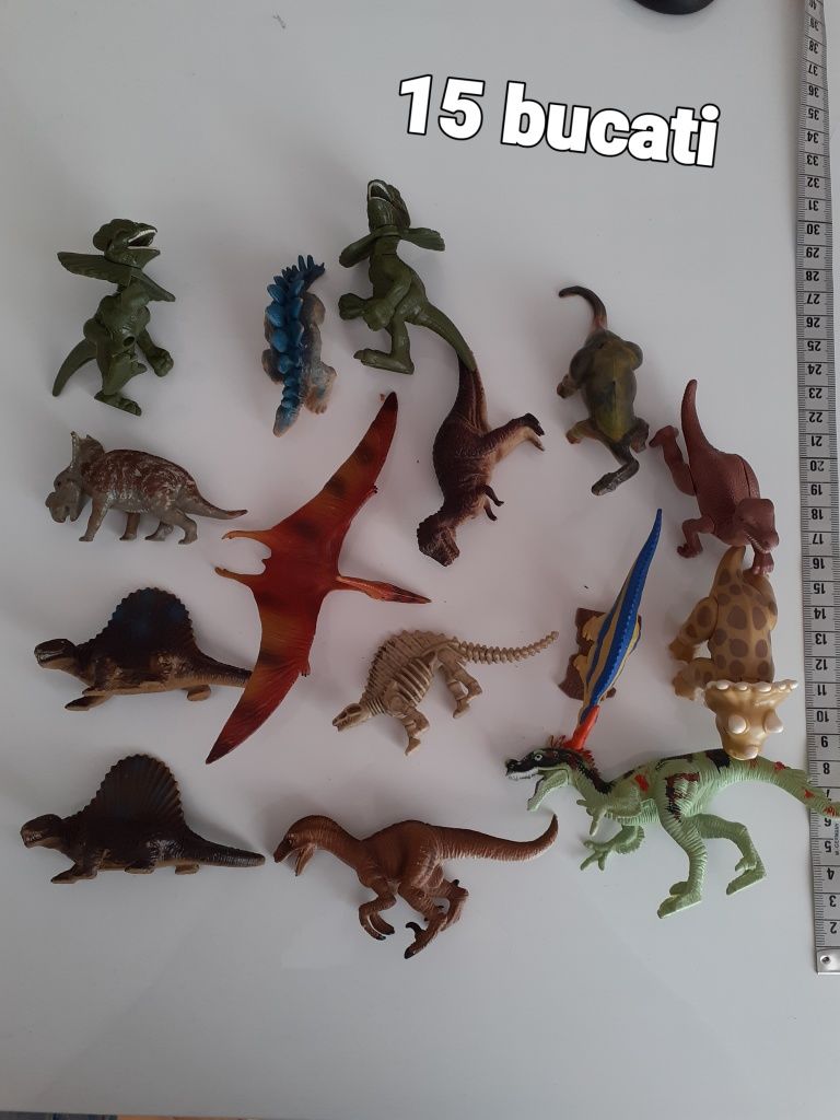 7 dinozauri  jucarii