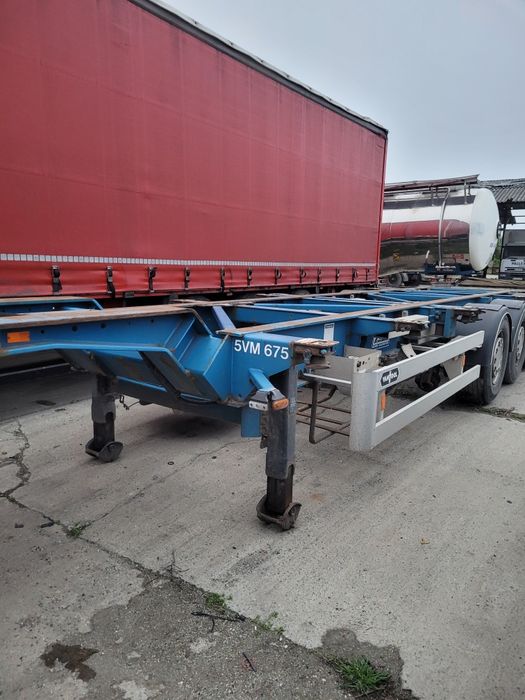 Semi  remorcă  containere