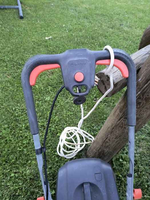 Mașină electrică de tuns gazon