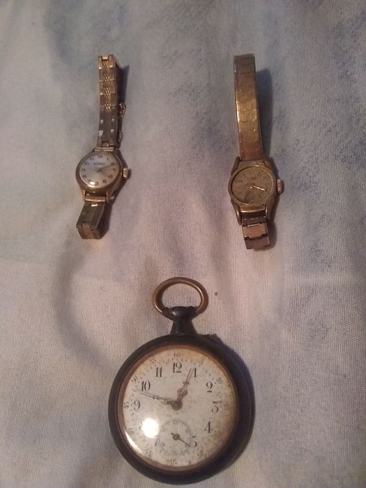 Vind ceasuri vechi elvetiene care nu functioneaza,doar pentru piese.