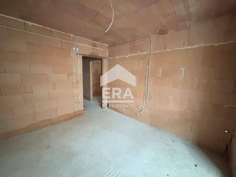 Продава се Двустаен апартамент в Белослав - 75 кв.м за 1156 €/кв.м - Снимка #2