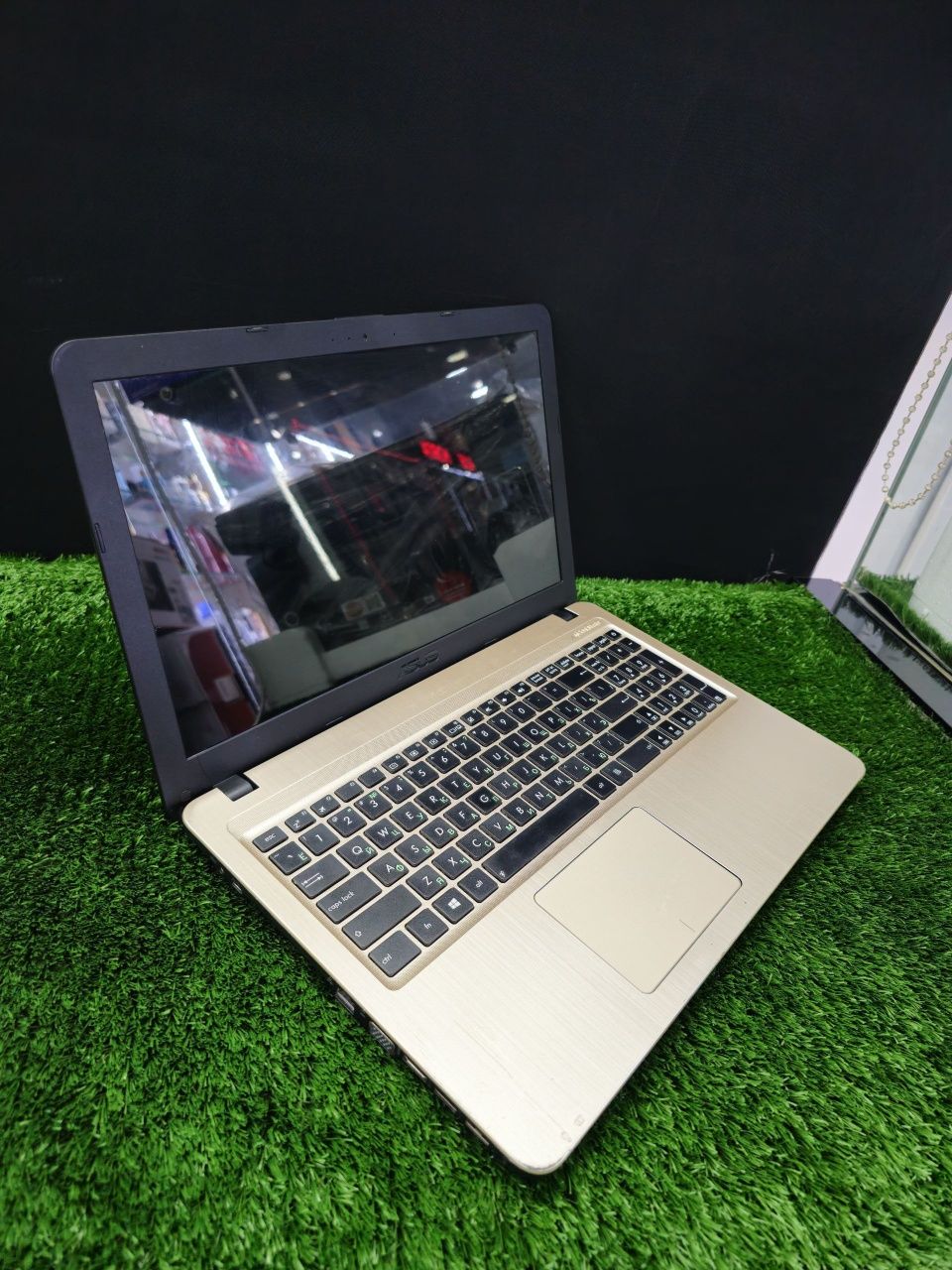 ASUS   енгил игралар уйнайдиган и дамашный ишлар ун ноутбук