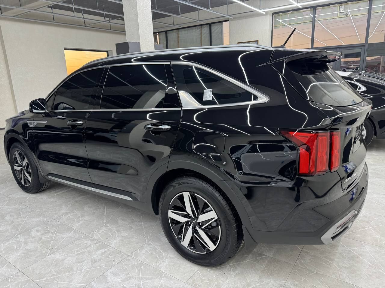Kia sarento 2023 yil sotiladi
