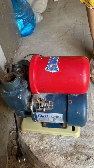 Вакумный насос в рабочем состояний