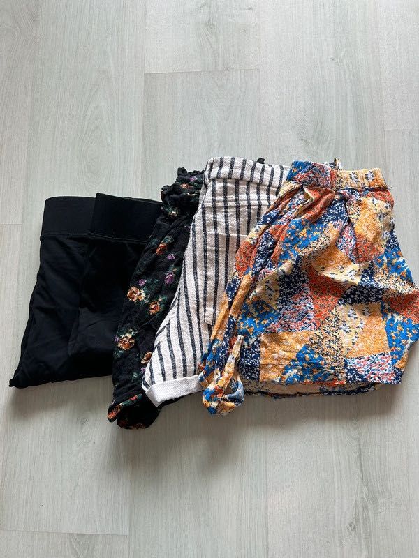 Lot pantaloni scurți, mărimea S/36 Sinsay Glow Pull&Bear Stradivarius