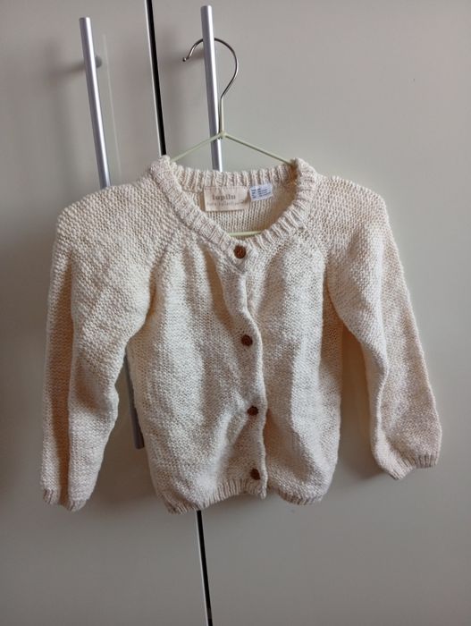 Cardigan tricotat cu nasturi elegant pentru fetite; Marimea 74/80;