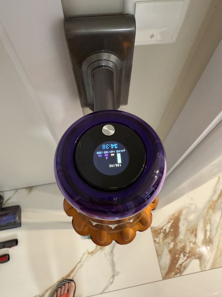 Вертикална прахосмукачка Dyson V15