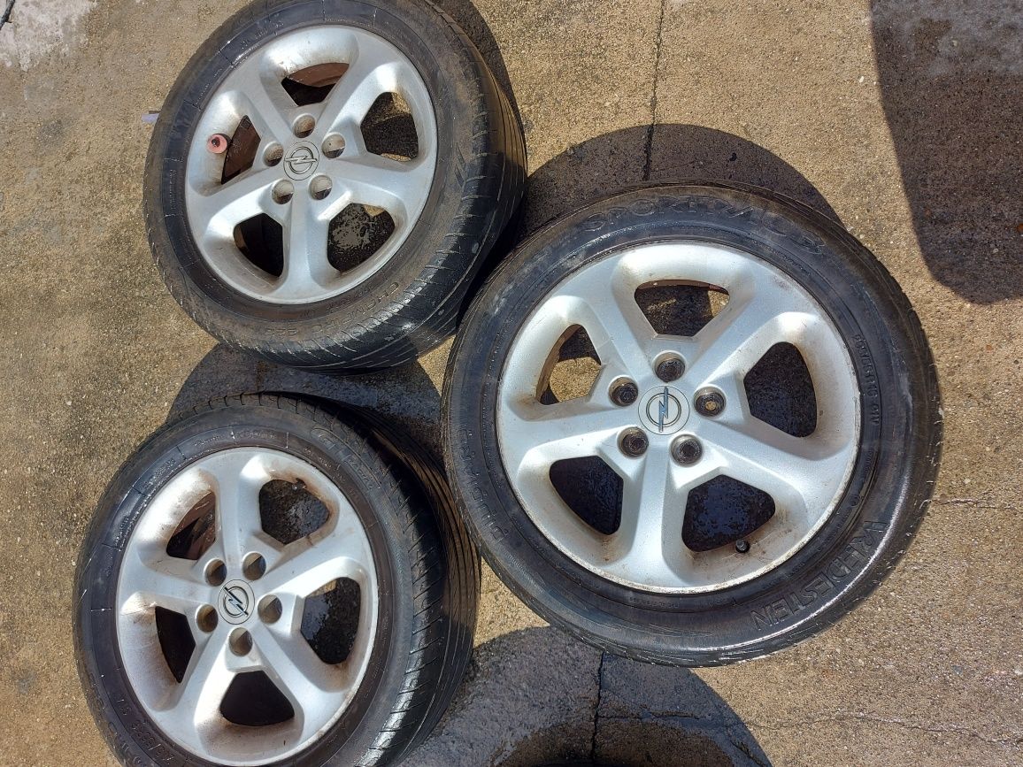 Cauciucuri cu jenti de aluminiu 205-60-16 Opel zafira