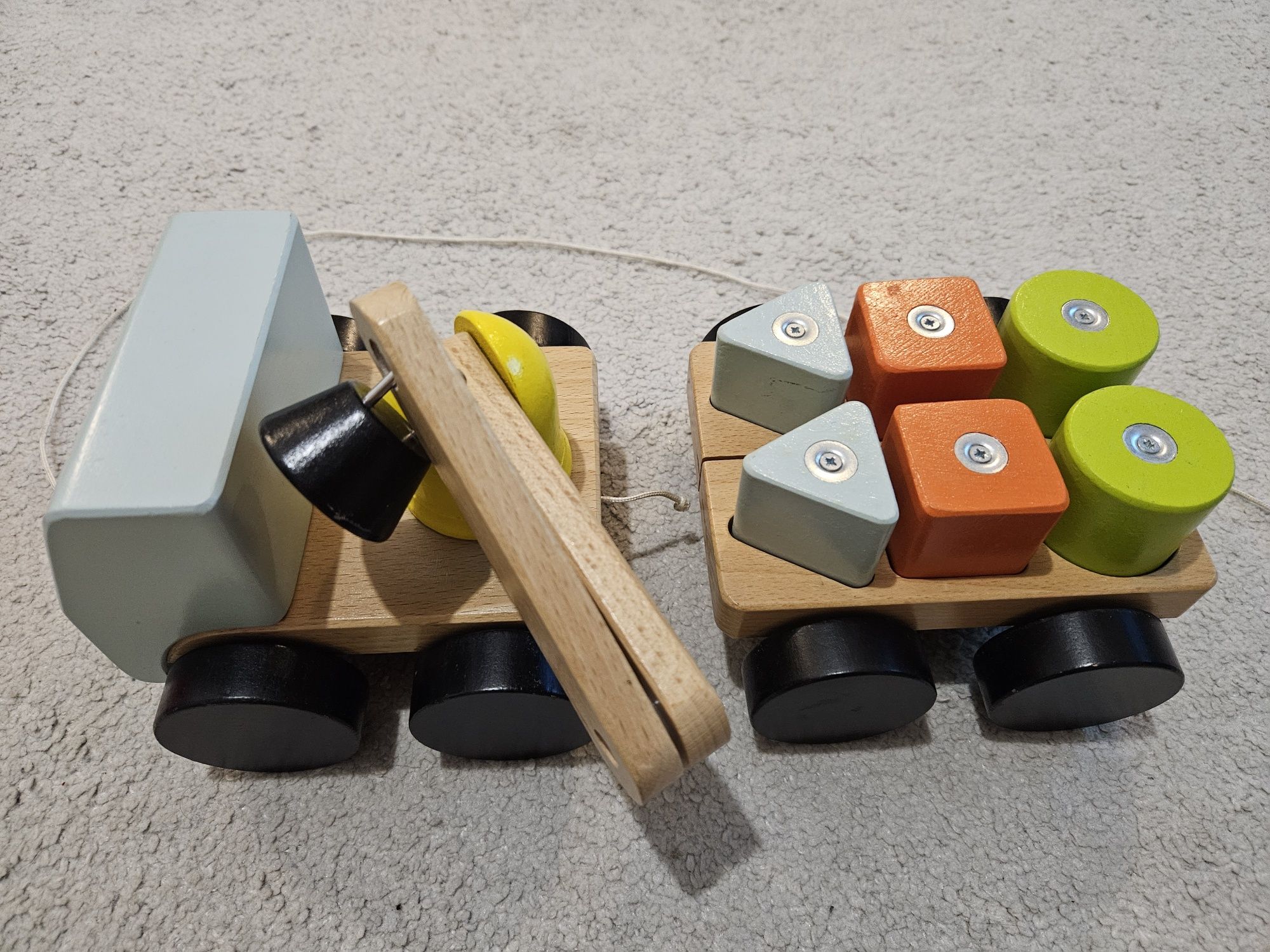 Jucarie din lemn, macara si cuburi cu magnet