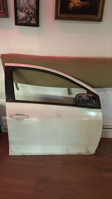 Дверь правая передняя Toyota Yaris
