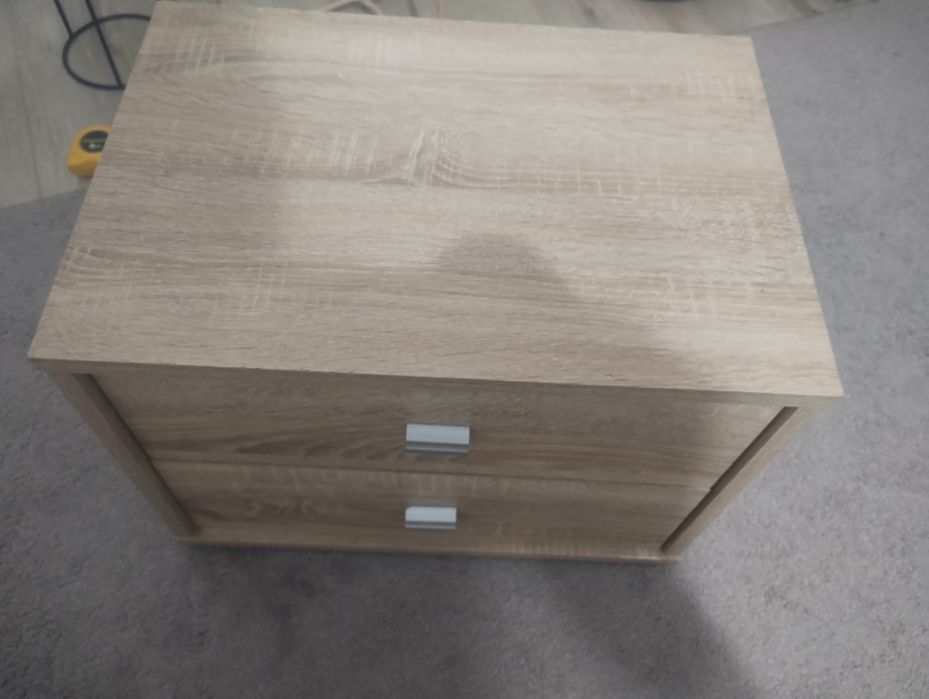 Vând dulap mic din lemn