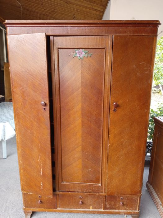 Продам.советский шкаф.