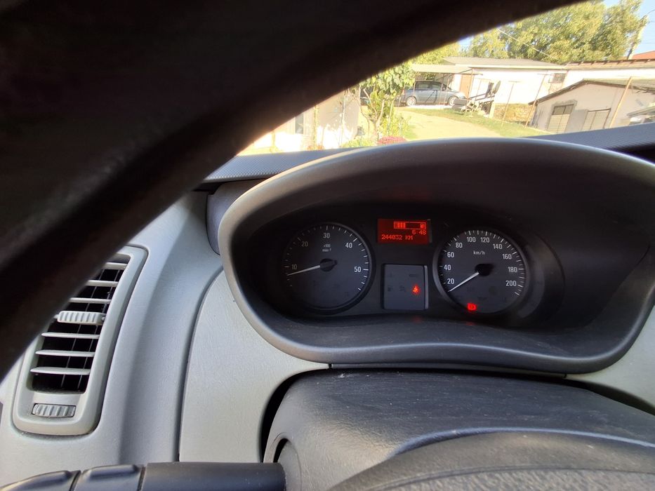 Opel vivaro.  Autoutilitară