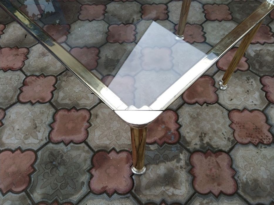 Masa din bronz cu sticla securizata