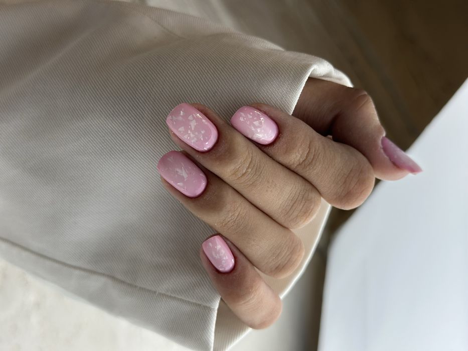 Manichiura cu gel sau semipermanenta