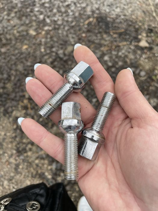 Продам колесные шпильки