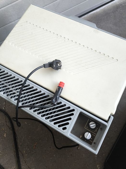 Хладилник на 12 v 220v газ