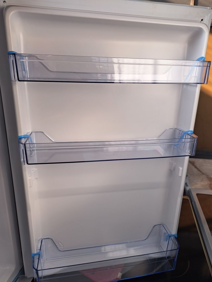 Нов малък хладилник за вграждане Боман/Bomann 129 литра