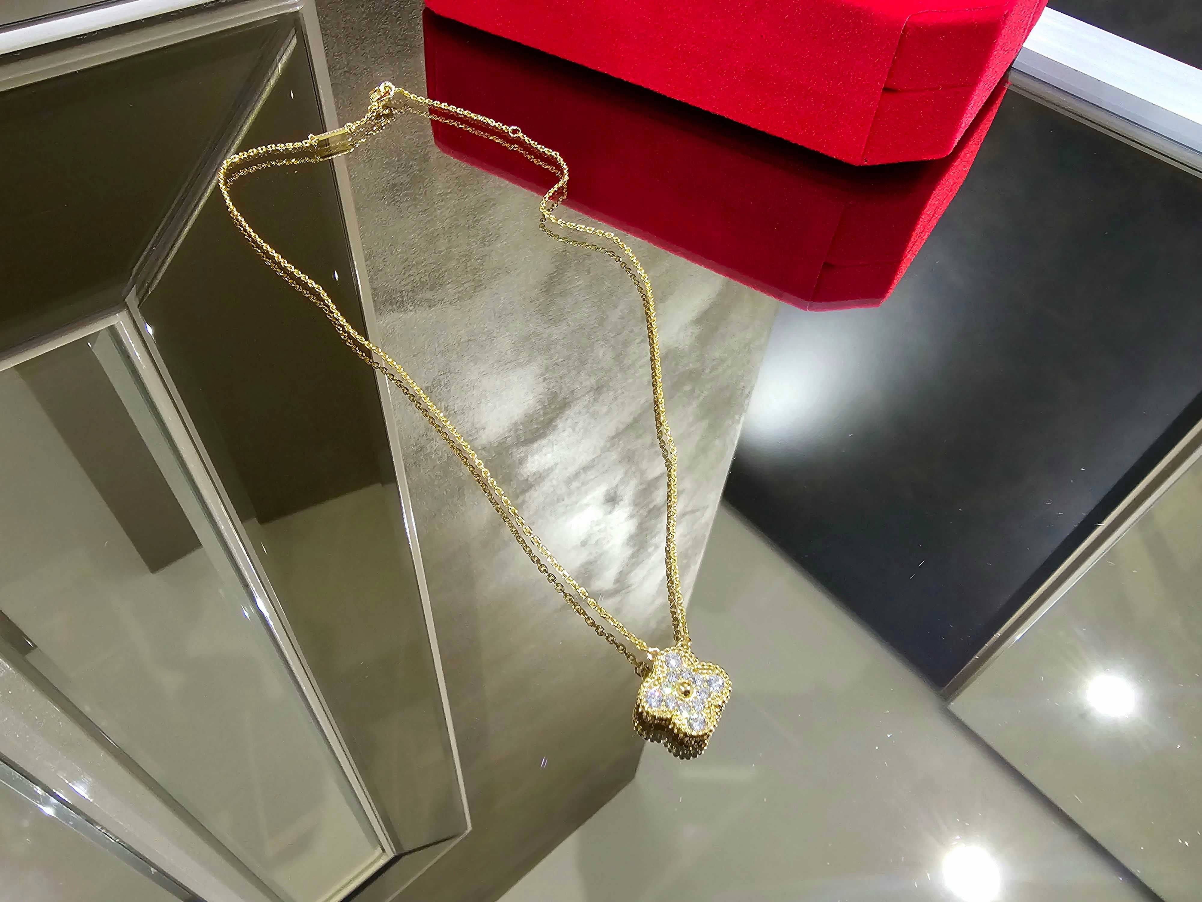Van Cleef & Arpels VCA Gold Diamonds Clover Alhambra Logo Дамско Колие
