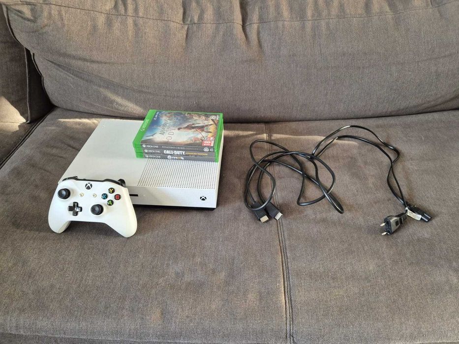 Vând XBOX one S 500 GB in stare buna, preț negociabil