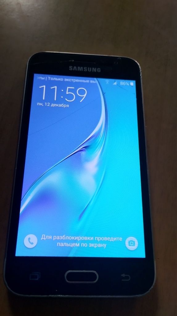 Samsung galaxy J1.6 8 GB