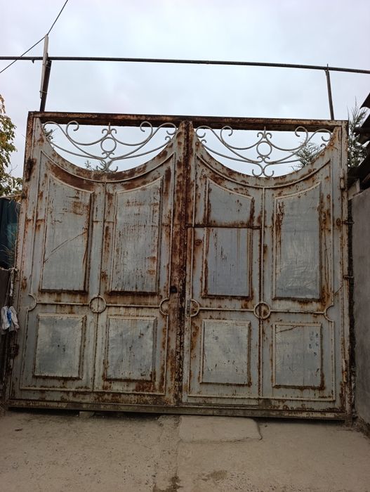 Дарвоза сотилади