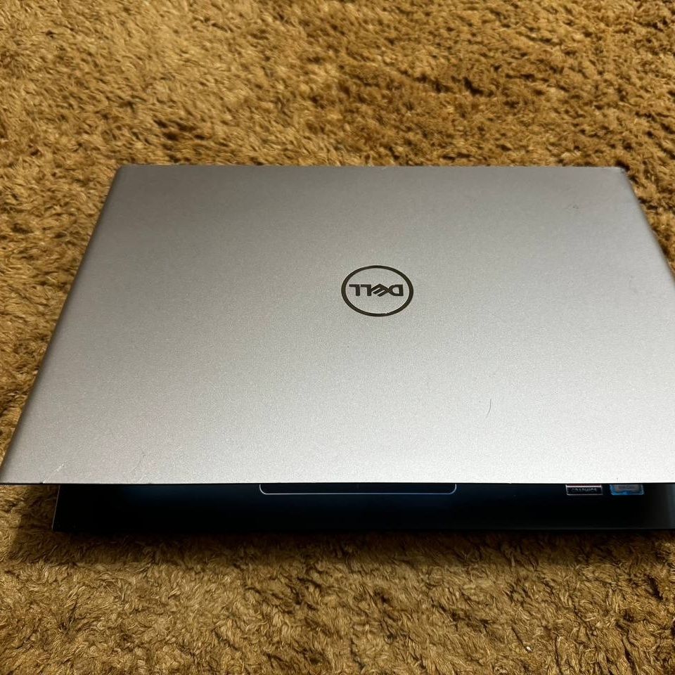 DELL Core i7-8550U 8/256ssd