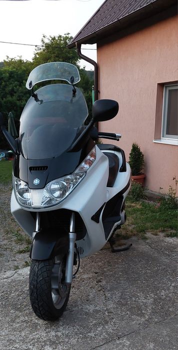 Piaggio X 8  2005