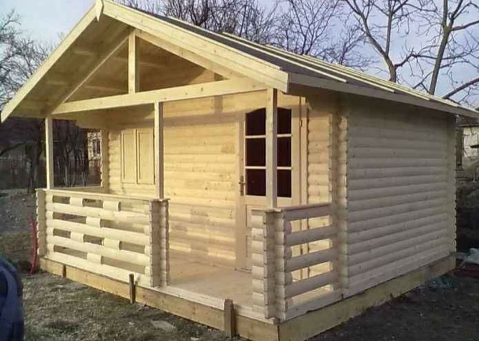 Vand cabane din lemn sau panouri sendwici