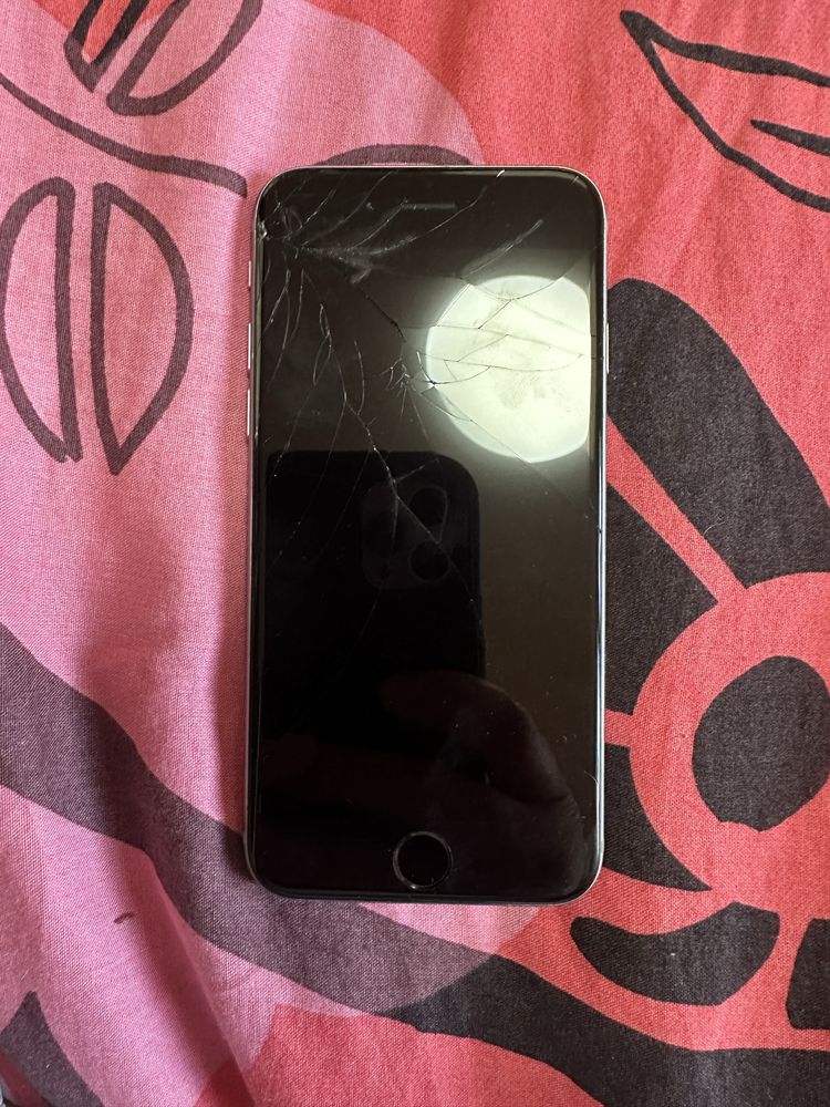 Iphone 6S за части! Имам и 7 ца работеща