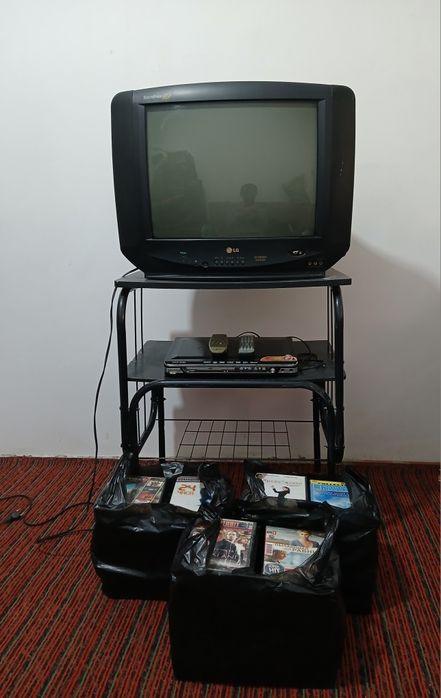 Televizor + DVD pleyer + 100 ta disk + podstavka