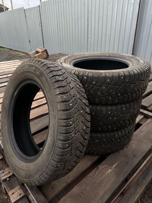 Продам шины шипованные