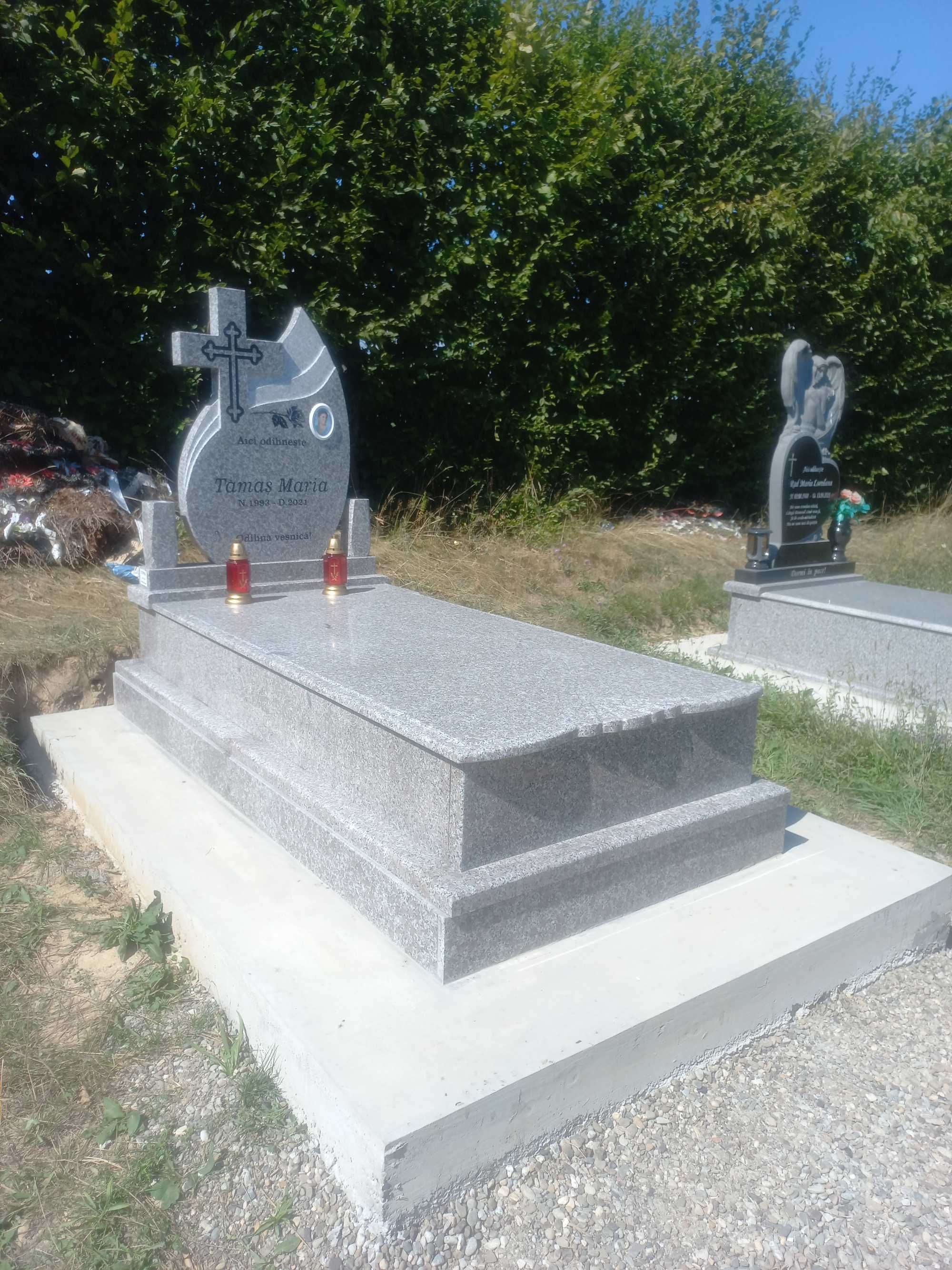 Monumente funerare/ Cruci si Morminte