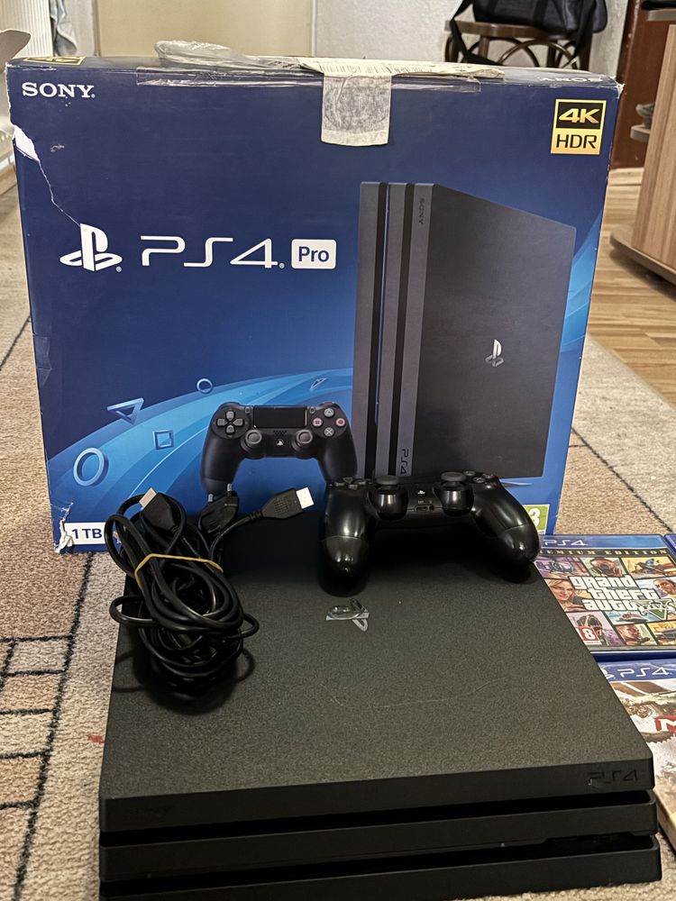 Ps4 pro със 5 игри и джоистис