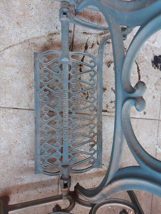 Masina de cusut piele