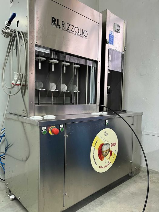 Statie imbuteliere sticle izobarica de tip tribloc 4-4-1