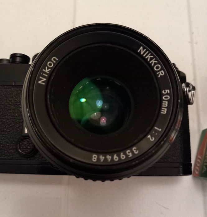 Aparat foto film Nikon FE + Nikkor 50mm f/2
