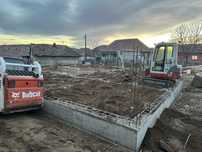 Inchiriez/servici miniexcavator,bobcat,camioneata basculabila,piatra