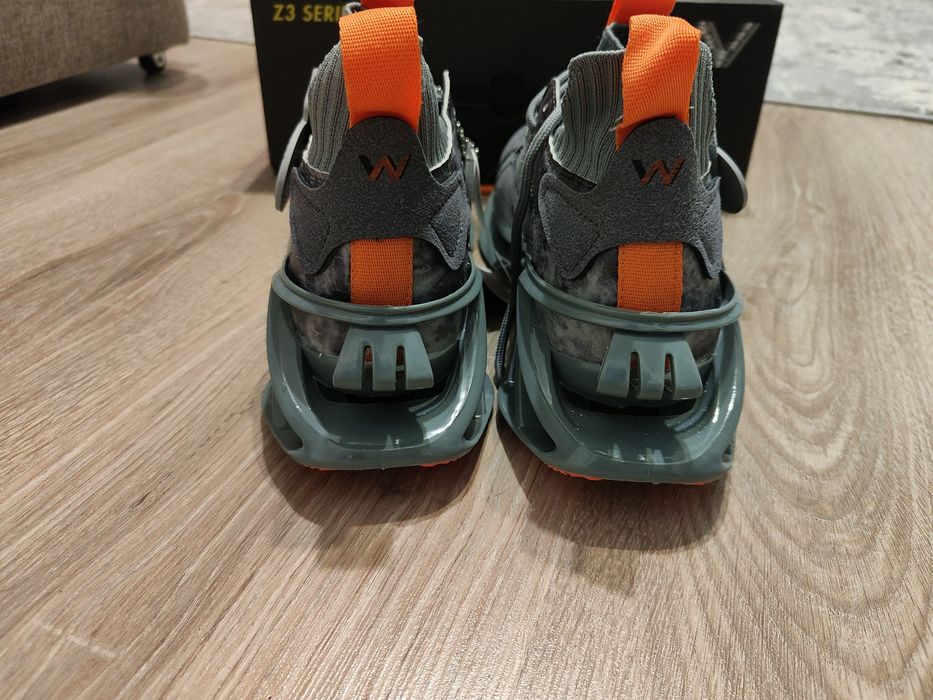 Vând Adidași North Wild!